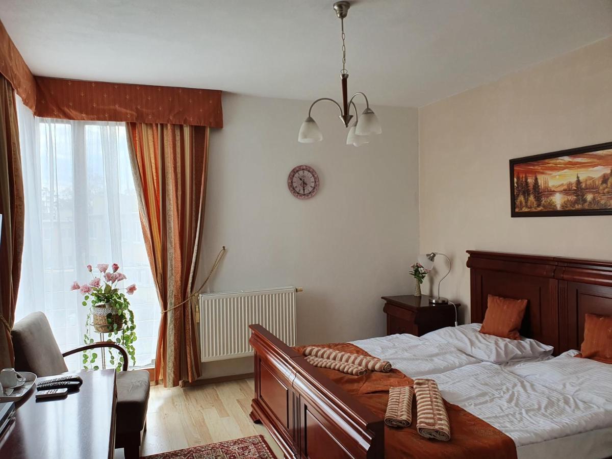 Hotel Oko Nitra Bagian luar foto