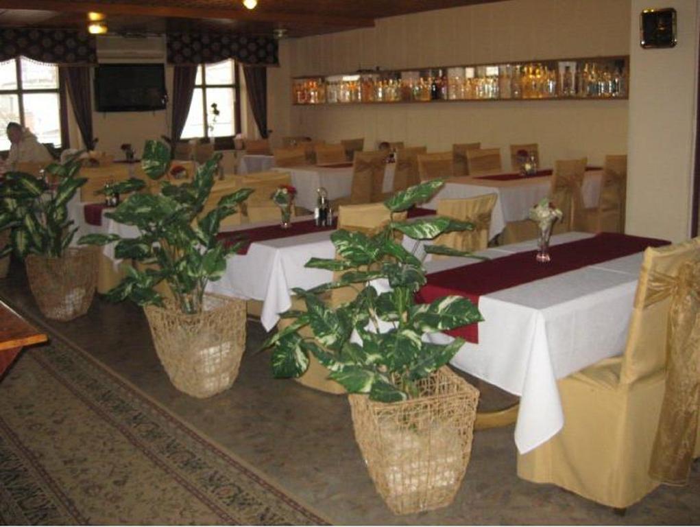 Hotel Oko Nitra Bagian luar foto