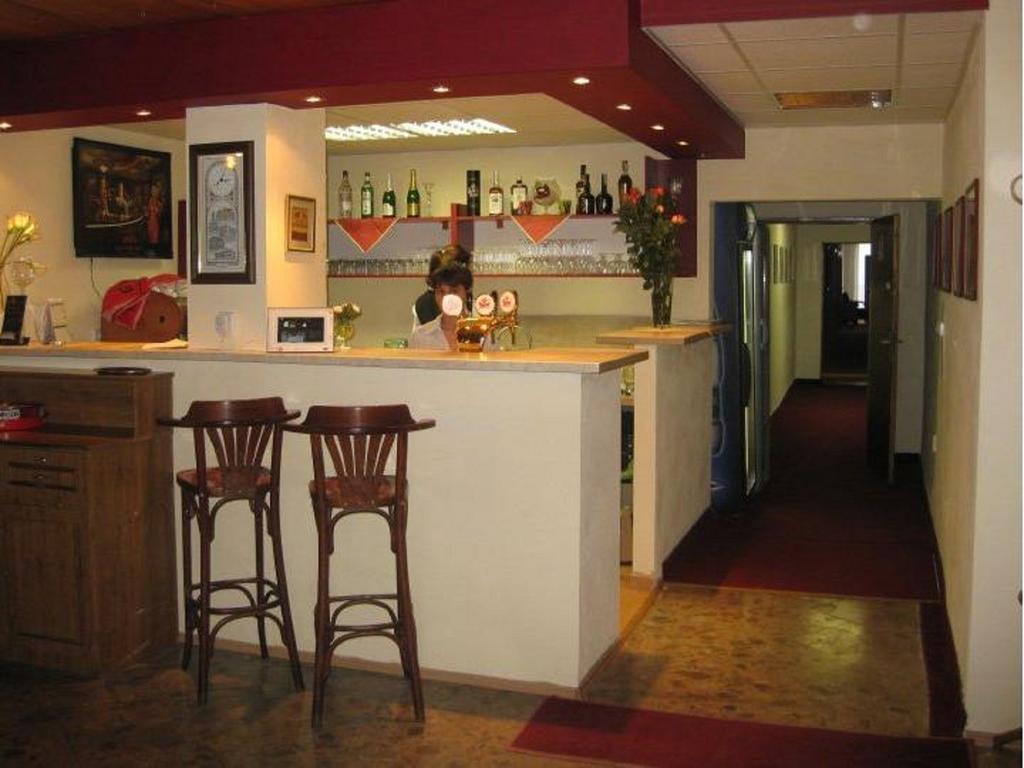 Hotel Oko Nitra Bagian luar foto