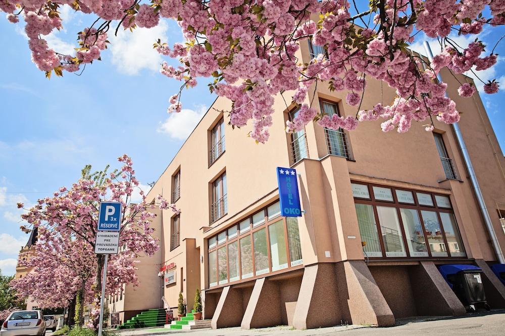 Hotel Oko Nitra Bagian luar foto