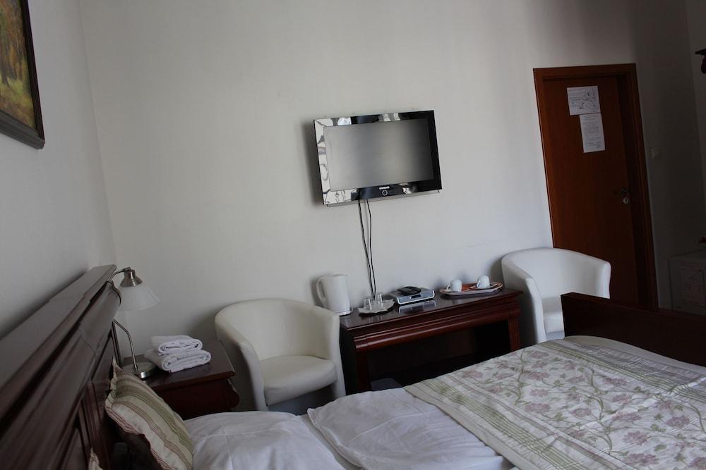 Hotel Oko Nitra Bagian luar foto