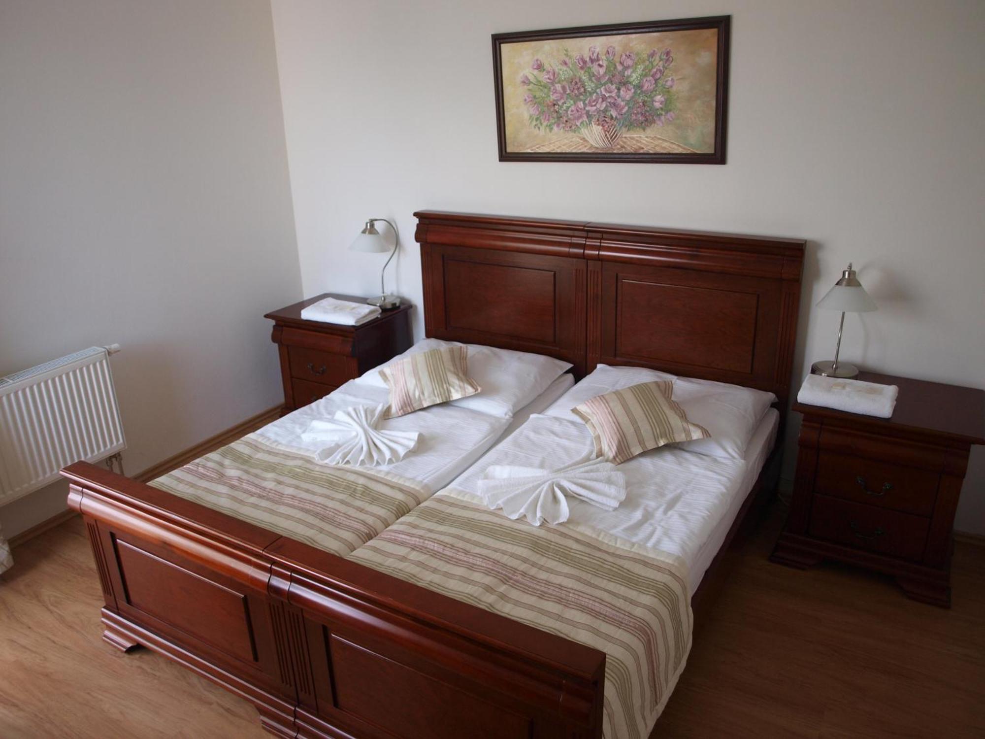Hotel Oko Nitra Bagian luar foto